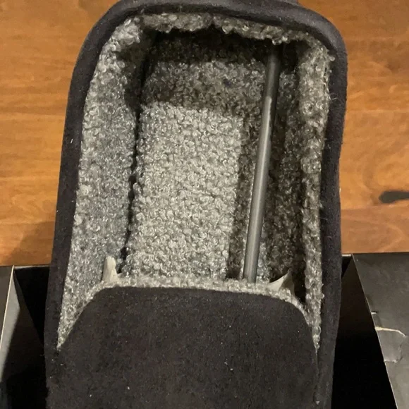 True Religion men’s slippers - Picture 4 of 4